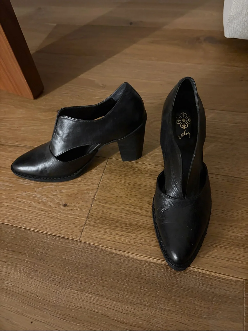Black Pointed Toe Women’s Pumps